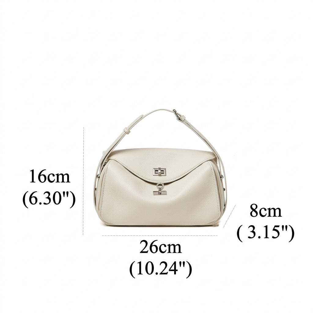 Borsa pochette a busta con patta, in vera pelle opaca e setosa