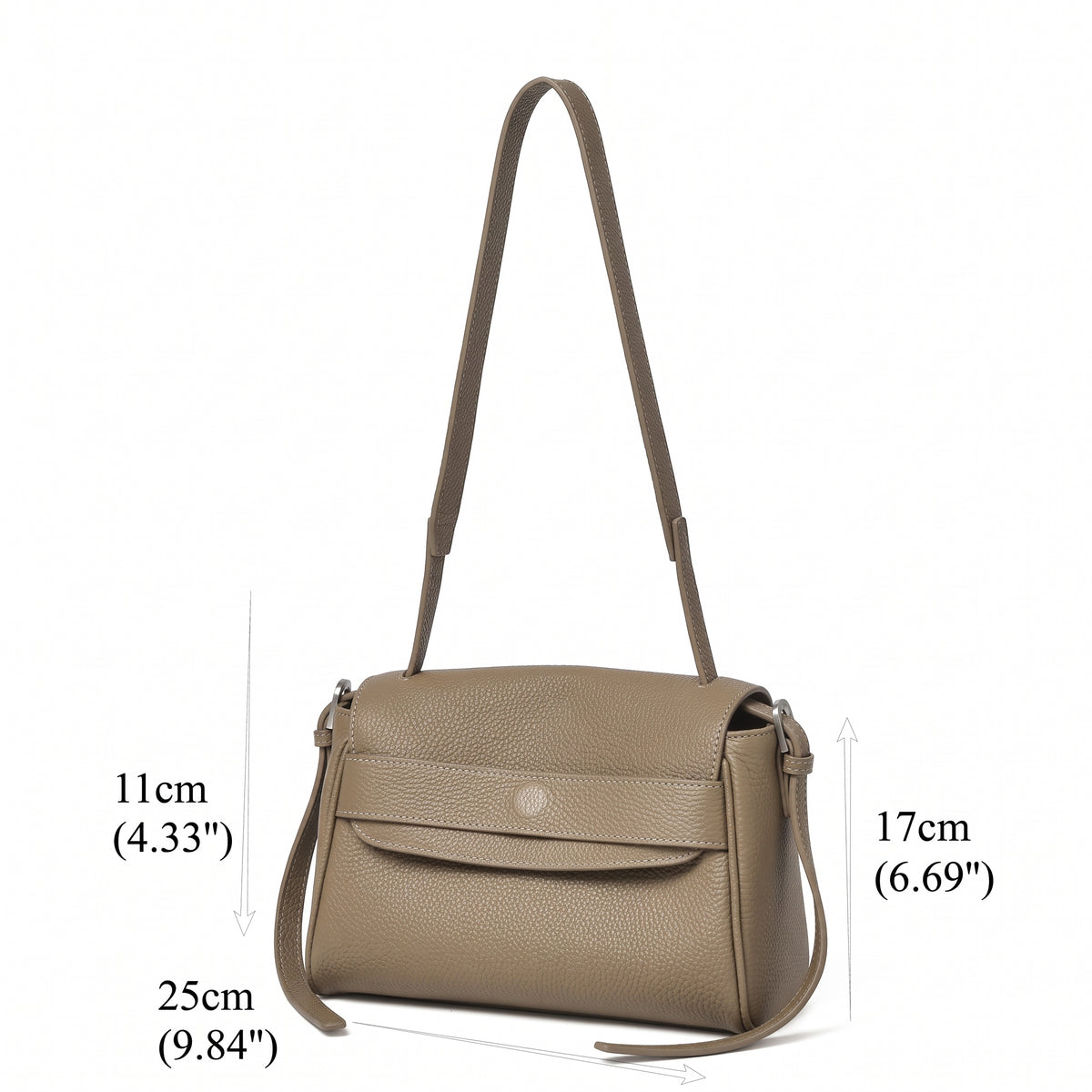 Borsa a tracolla con patta in vera pelle effetto litchi e tracolla regolabile