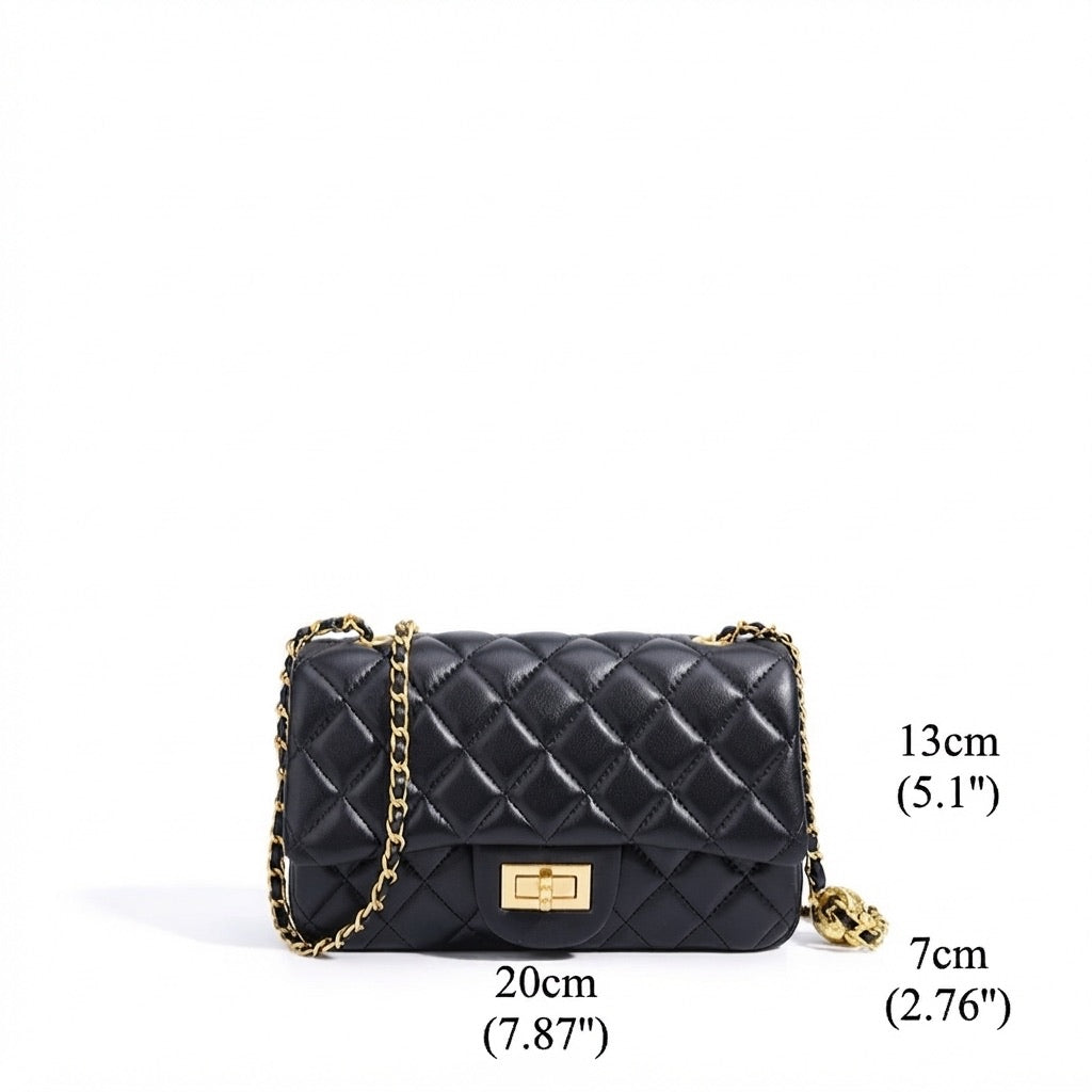 Borsa pochette raffinata con patta trapuntata in vera pelle di montone