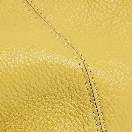 Damen-Clutch aus weichem Rindsleder mit Top-Grain-Muster, zylinderförmig