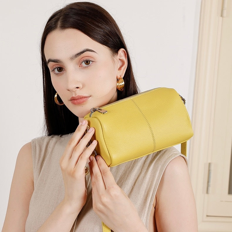 Damen-Clutch aus weichem Rindsleder mit Top-Grain-Muster, zylinderförmig