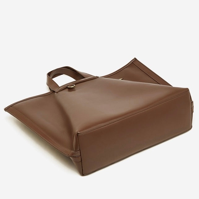 Bolso Tote de Cuero Avellana Atemporal para Mujer con Accesorios Metálicos