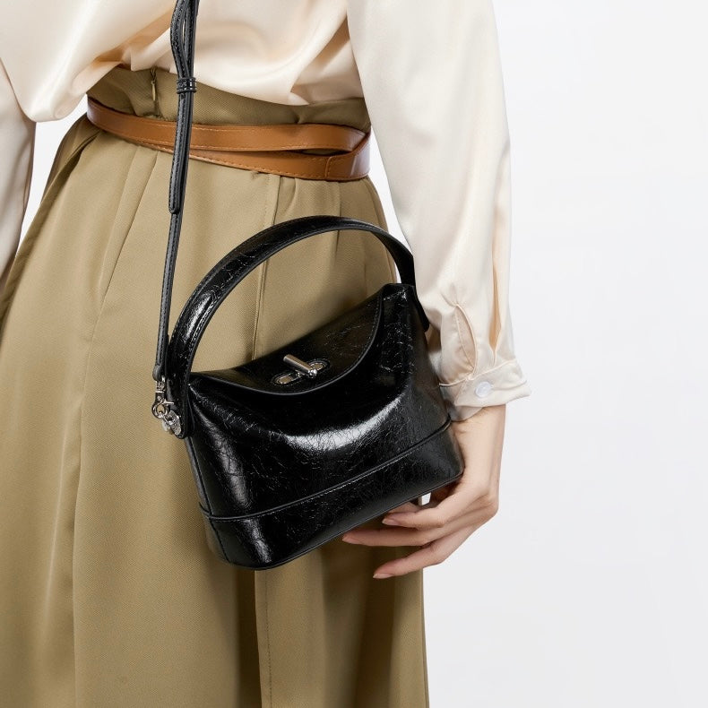 Mini-Umhängetasche aus echtem Leder für Damen – Schicke Umhängetasche mit Drehverschluss