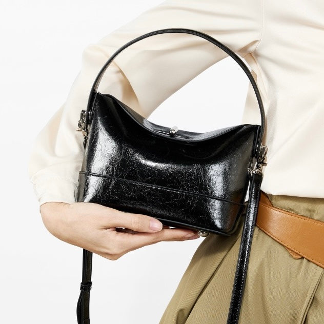 Mini-Umhängetasche aus echtem Leder für Damen – Schicke Umhängetasche mit Drehverschluss