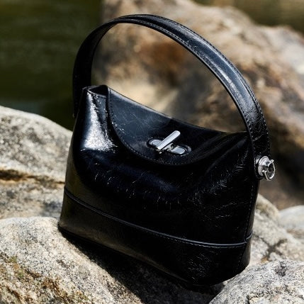 Mini-Umhängetasche aus echtem Leder für Damen – Schicke Umhängetasche mit Drehverschluss