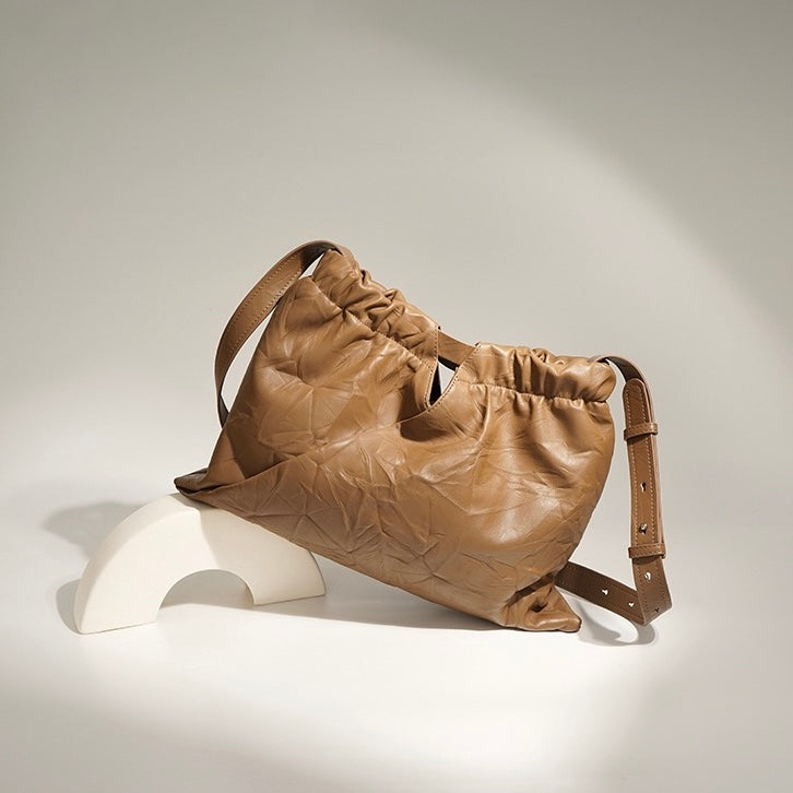 Umhängetasche aus echtem Leder im Lazy-Style mit Kordelzug für Damen