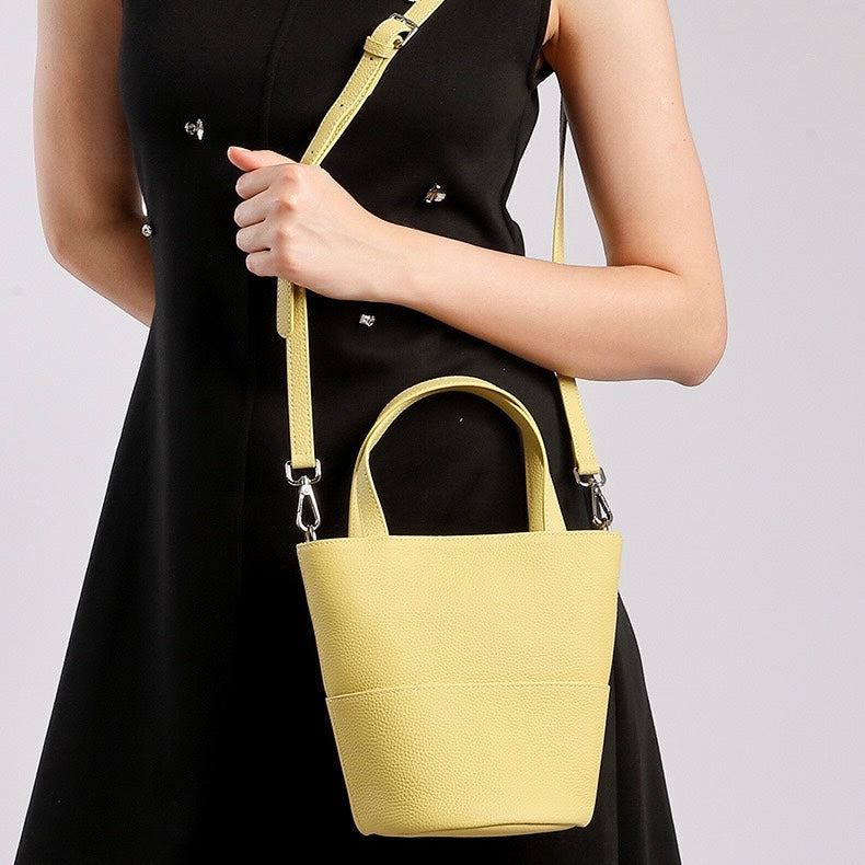 Minimalistische Umhängetasche aus echtem Leder für Damen