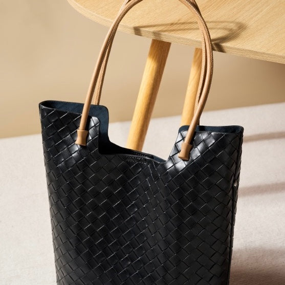 Sac fourre-tout minimaliste en cuir véritable tissé pour femme