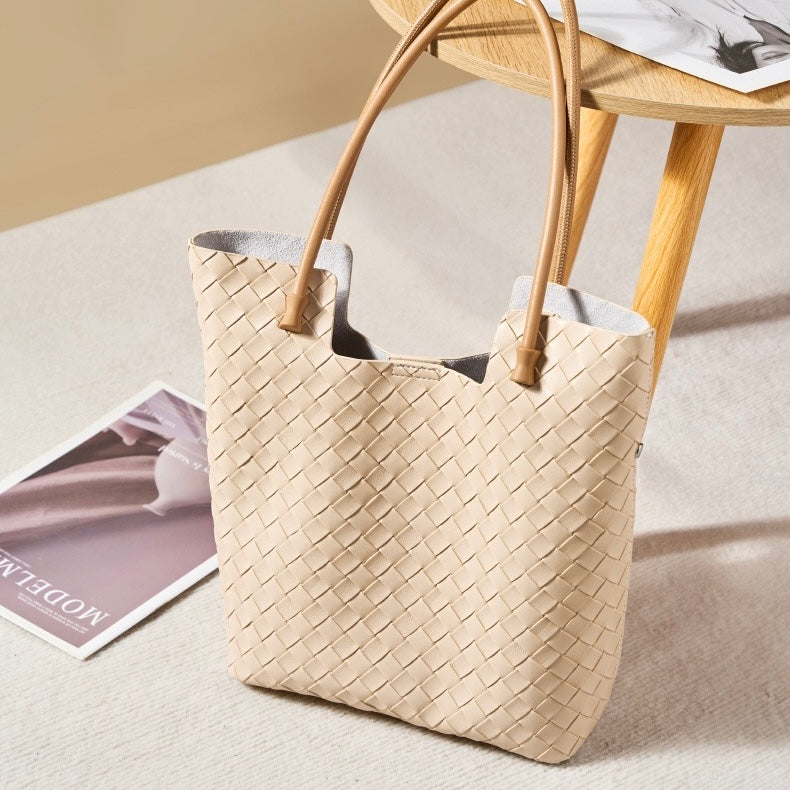 Sac fourre-tout minimaliste en cuir véritable tissé pour femme