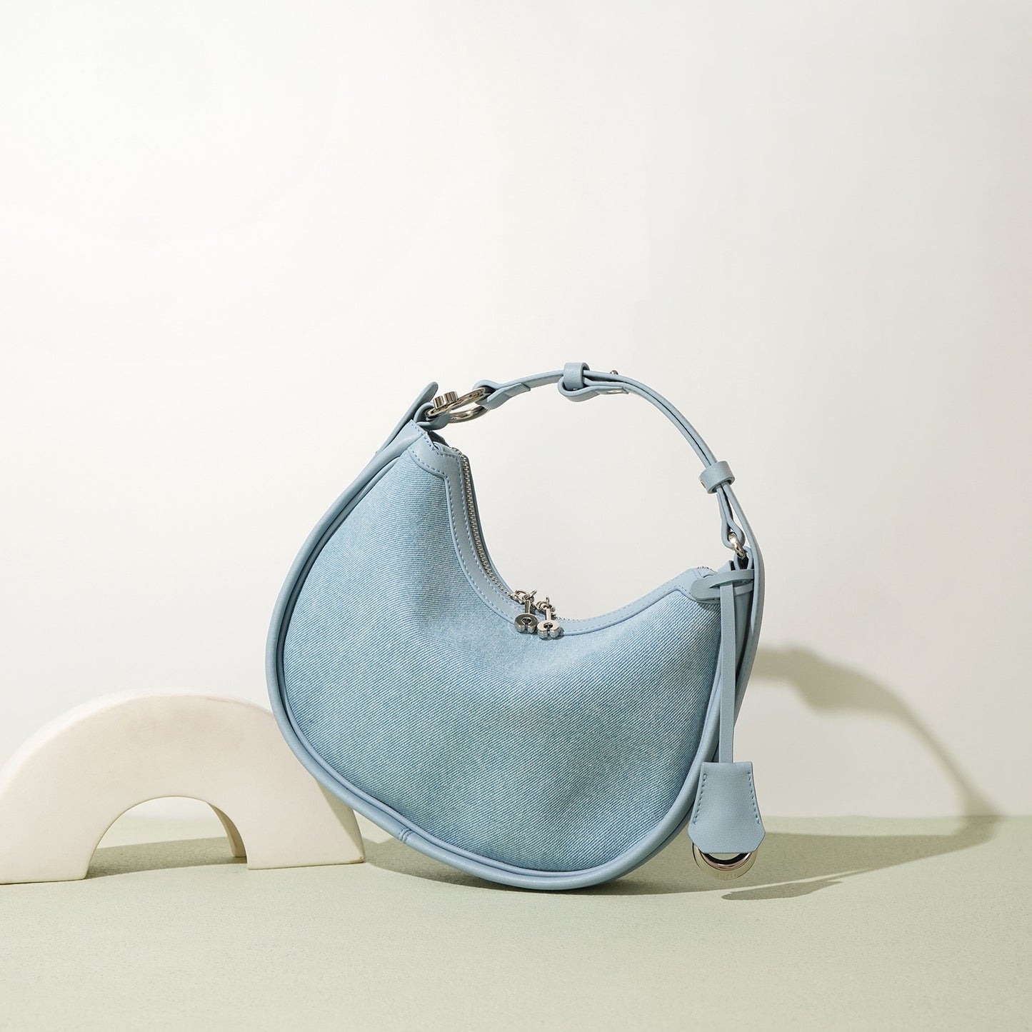 Damen-Umhängetasche aus echtem Leder und Denim „Crescent“ – Mini-Edition Frühling/Sommer