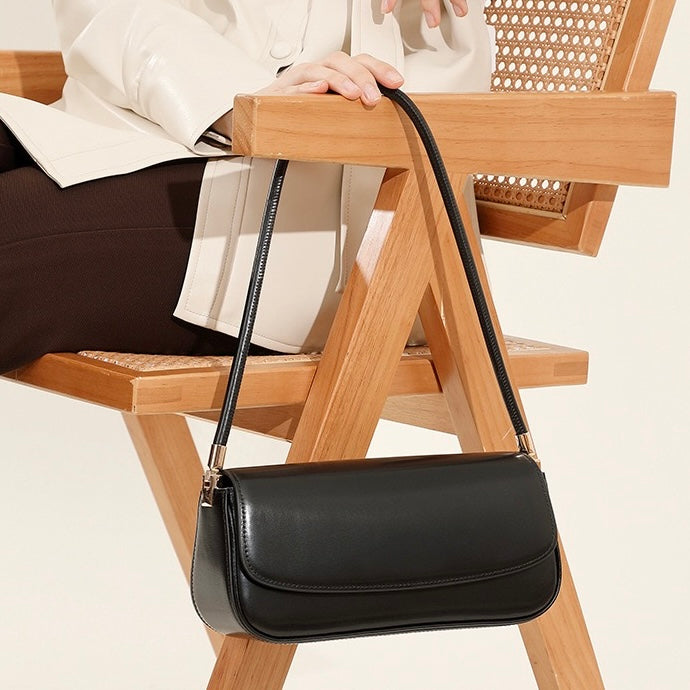 Minimalistische Satteltasche aus echtem Leder für Damen – 2025 Commuter Edition