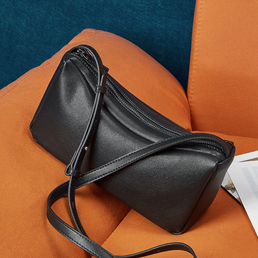Minimalistische, weiche Umhängetasche aus echtem Leder für Damen