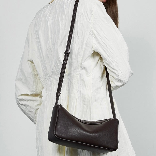 Minimalistische, weiche Umhängetasche aus echtem Leder für Damen