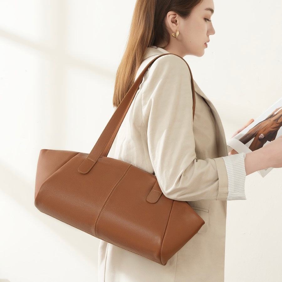 Geflügelte Tragetasche aus echtem Leder für Damen – Minimalistische Pendlertasche mit großem Fassungsvermögen
