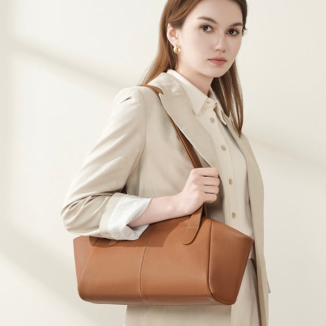 Geflügelte Tragetasche aus echtem Leder für Damen – Minimalistische Pendlertasche mit großem Fassungsvermögen