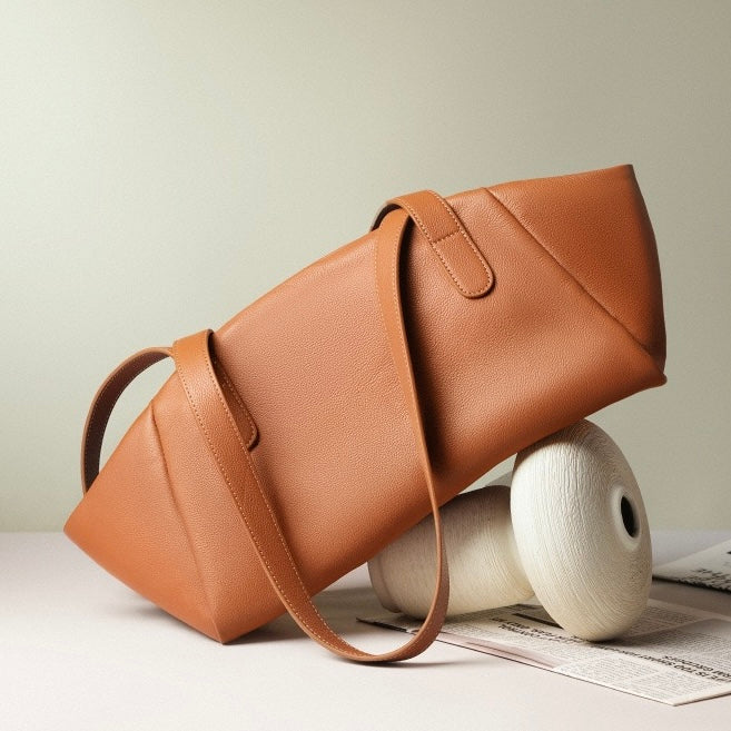 Geflügelte Tragetasche aus echtem Leder für Damen – Minimalistische Pendlertasche mit großem Fassungsvermögen