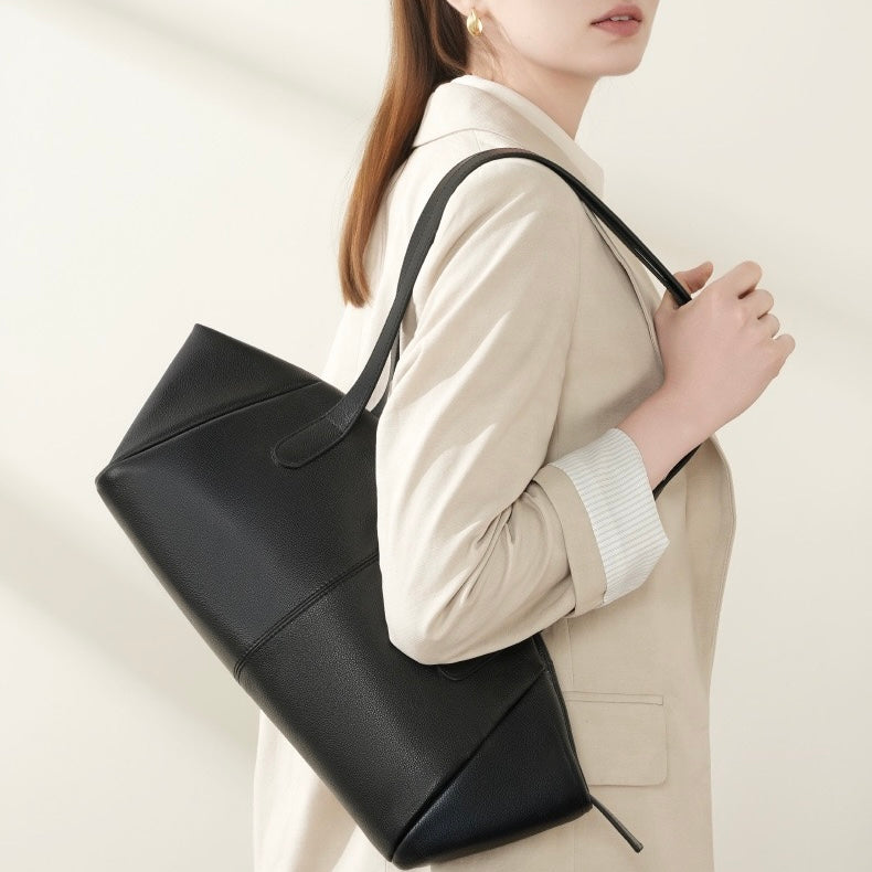Geflügelte Tragetasche aus echtem Leder für Damen – Minimalistische Pendlertasche mit großem Fassungsvermögen
