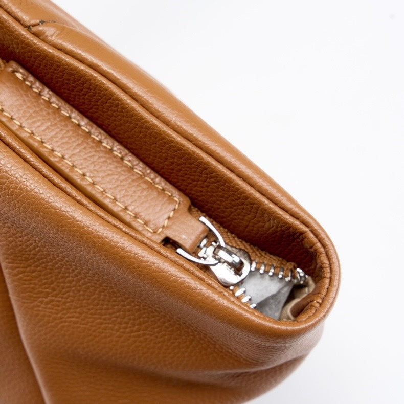 Geflügelte Tragetasche aus echtem Leder für Damen – Minimalistische Pendlertasche mit großem Fassungsvermögen