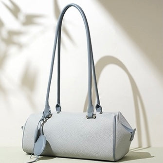 Leichte Luxus-Schulterhandtasche aus echtem Leder für Damen mit Anhänger