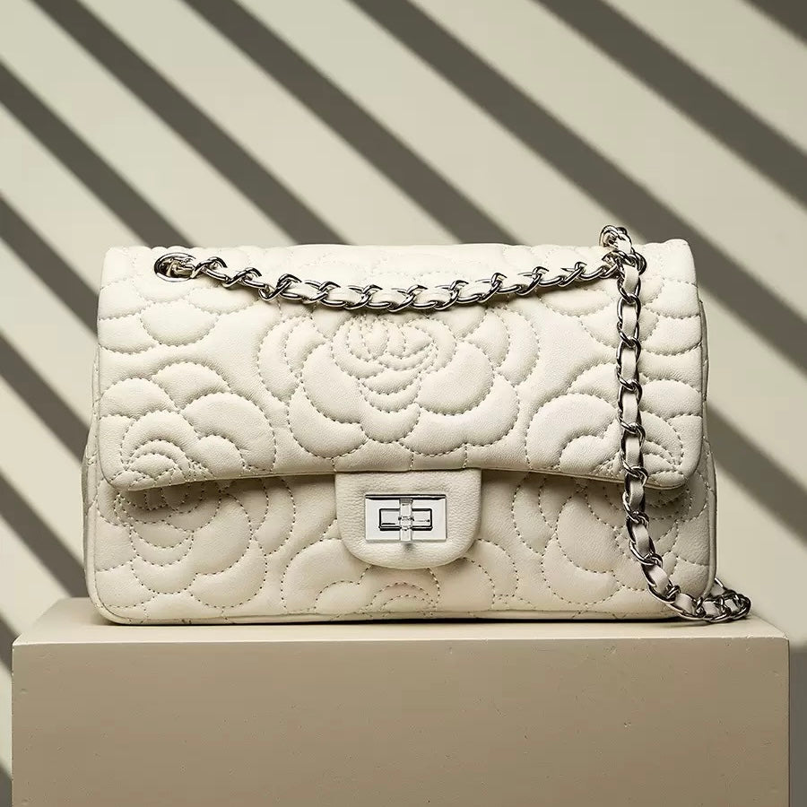 Bolso bandolera acolchado de piel auténtica de oveja para mujer con cadena y camelia