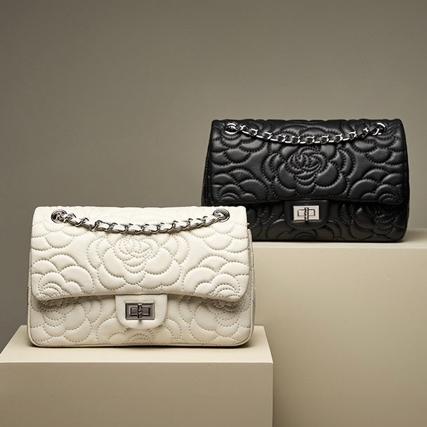 Bolso bandolera acolchado de piel auténtica de oveja para mujer con cadena y camelia