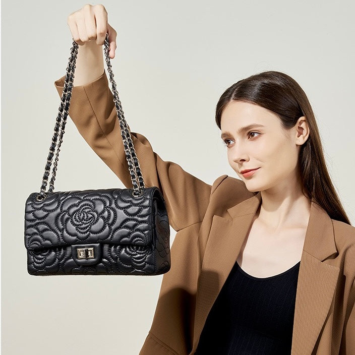 Bolso bandolera acolchado de piel auténtica de oveja para mujer con cadena y camelia