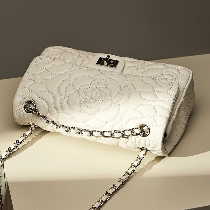 Bolso bandolera acolchado de piel auténtica de oveja para mujer con cadena y camelia