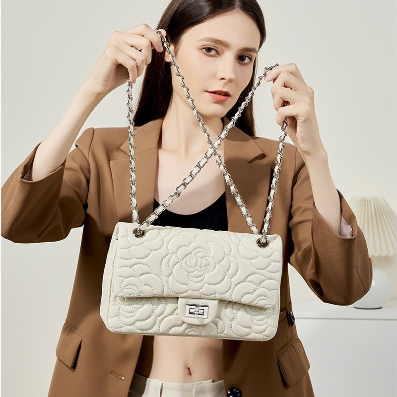Bolso bandolera acolchado de piel auténtica de oveja para mujer con cadena y camelia