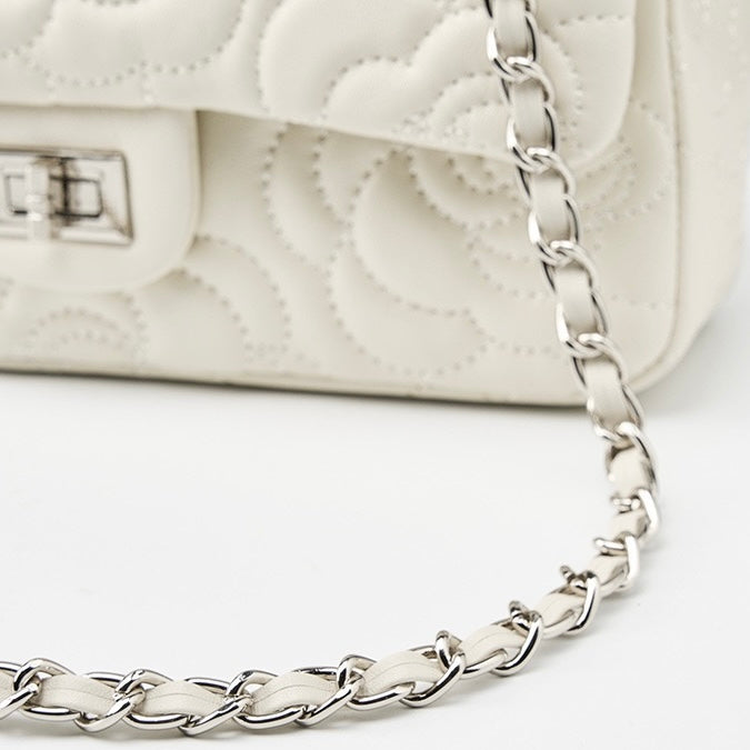 Bolso bandolera acolchado de piel auténtica de oveja para mujer con cadena y camelia