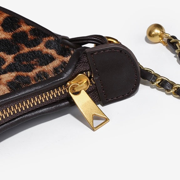 Damen-Umhängetasche in Halbmondform aus echtem Leder mit Leopardenmuster