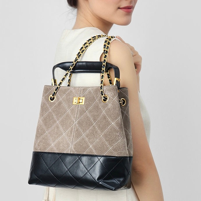 Beuteltasche aus echtem Wildleder mit Farbblock-Kette
