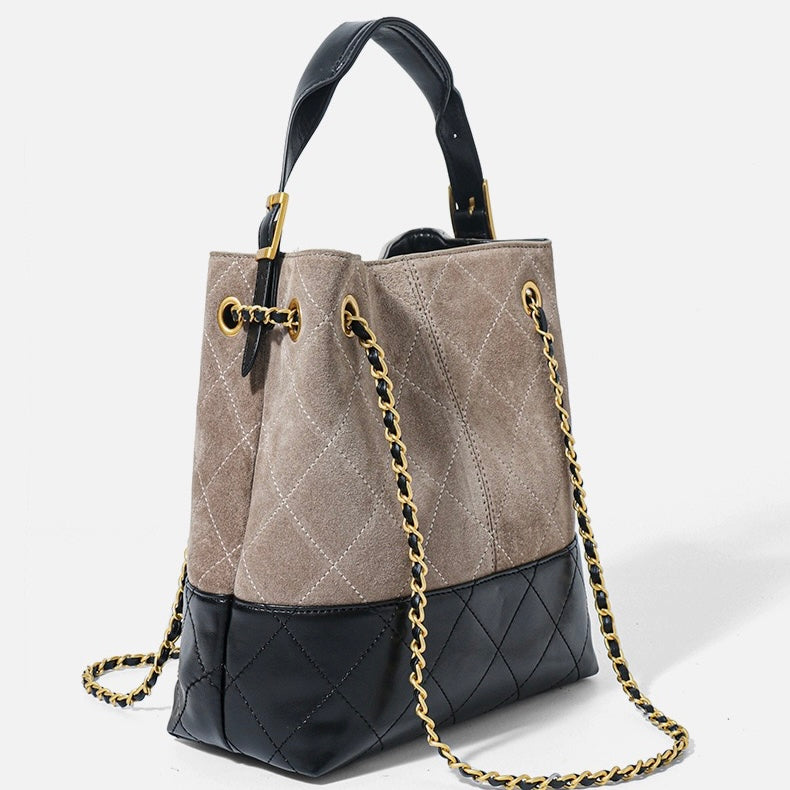 Beuteltasche aus echtem Wildleder mit Farbblock-Kette