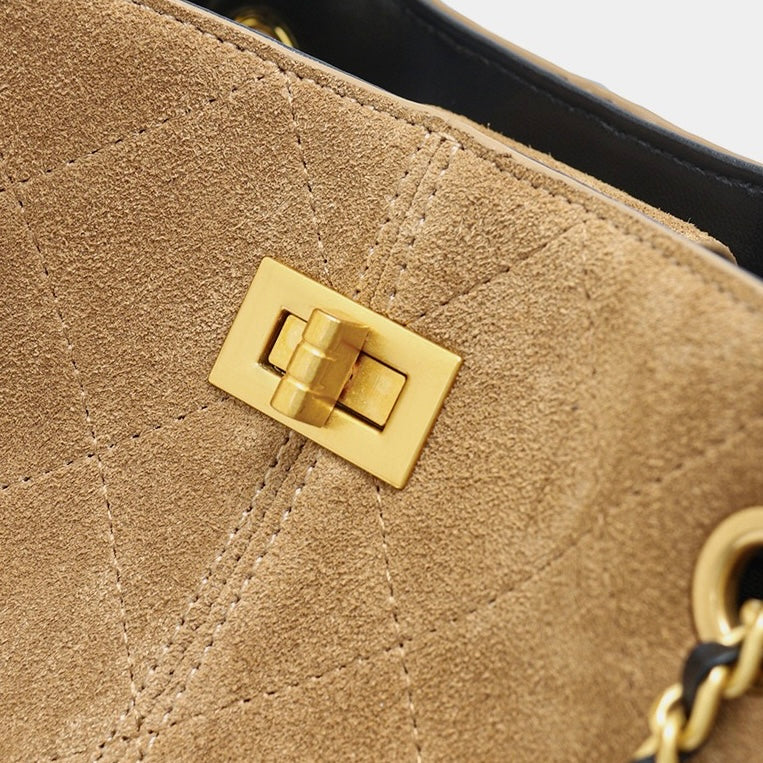 Beuteltasche aus echtem Wildleder mit Farbblock-Kette