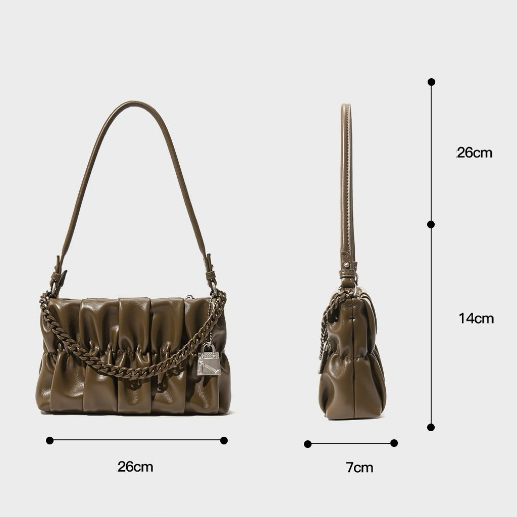 Strukturierte Schultertasche aus echtem Leder in Olivgrün mit Kette und Schlossanhänger