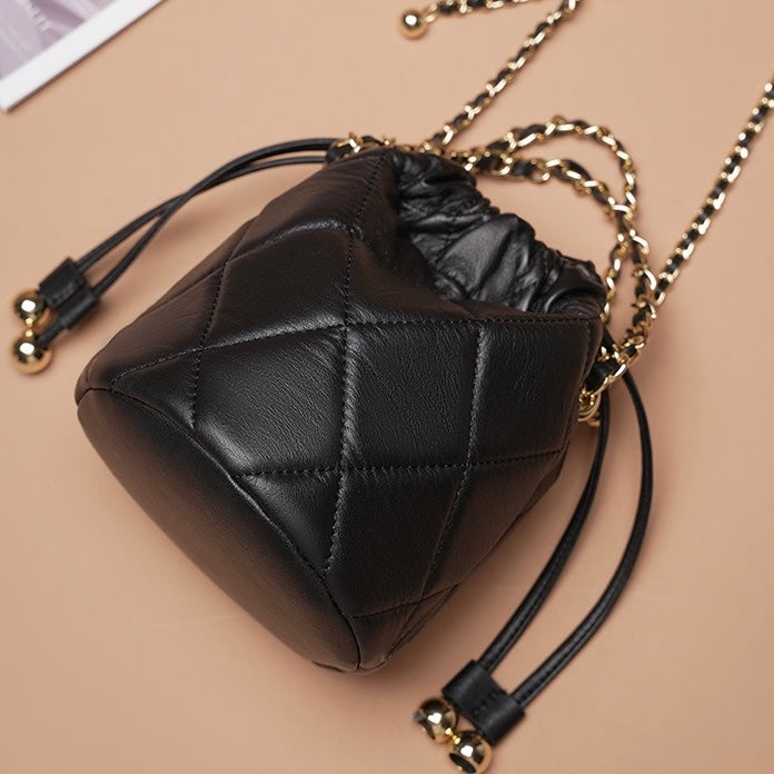 Bolso tipo cubo elegante de cuero genuino para mujer con correa de cadena