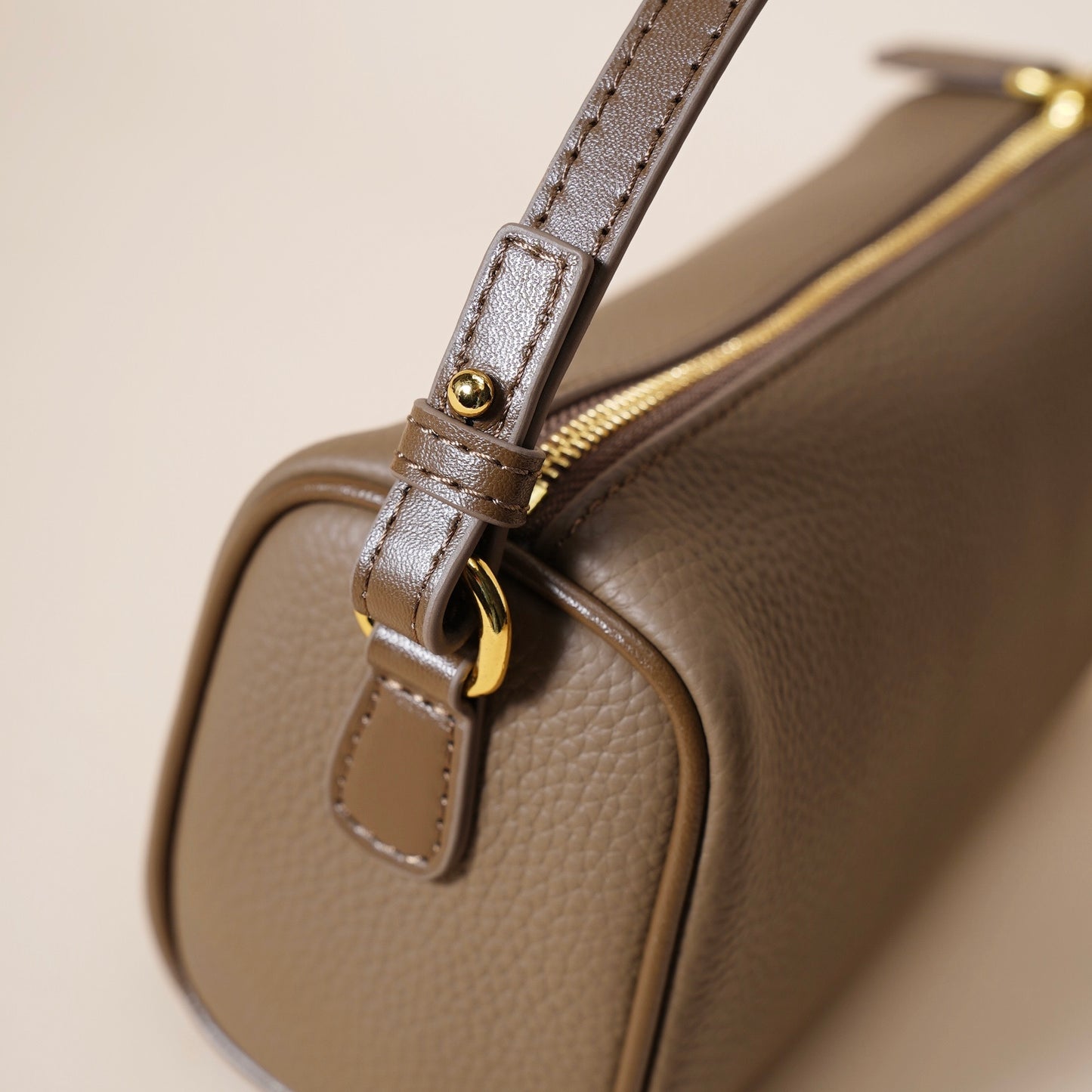 Bolso bandolera acolchado minimalista de cuero genuino para mujer