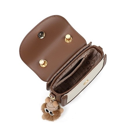 Damen-Handtasche aus echtem Leder mit Farbblock und pelzigem Anhänger