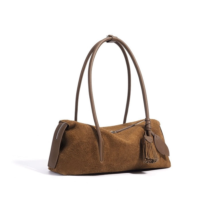 Matte Schultertasche aus echtem Leder mit Quastenanhänger