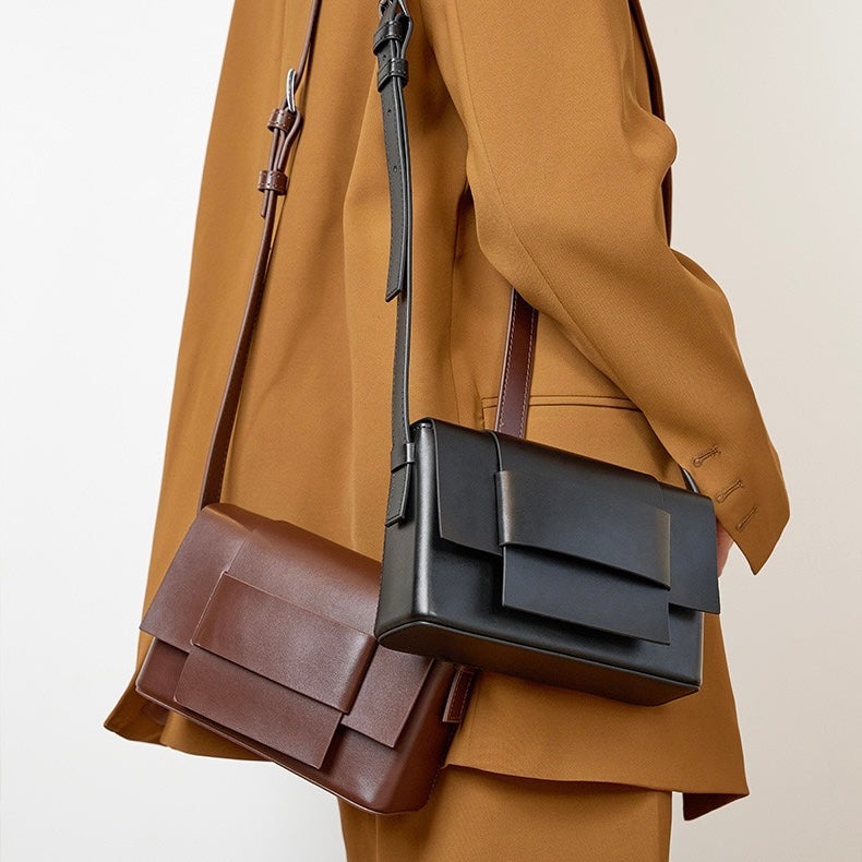 Bolso bandolera de hombro con caja tejida de cuero genuino para mujer en estilo minimalista