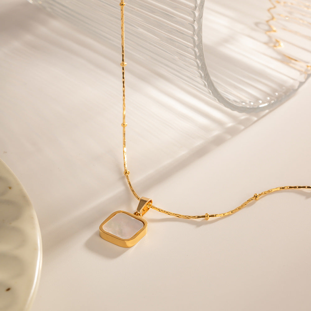 Collar colgante cuadrado de nácar