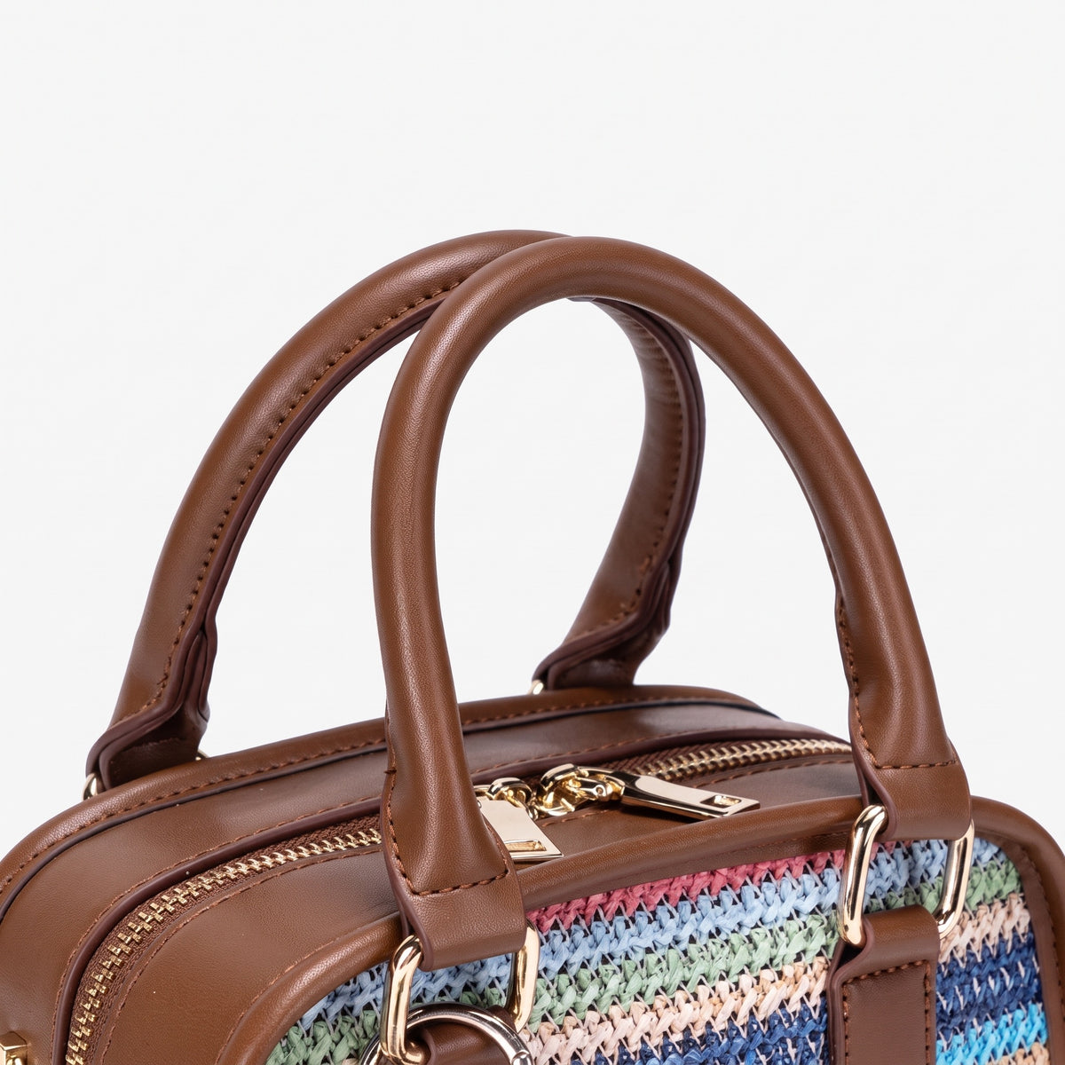 Borsa clutch Boston vivace a righe arcobaleno in ecopelle vegana con simpatico charm a forma di bassotto