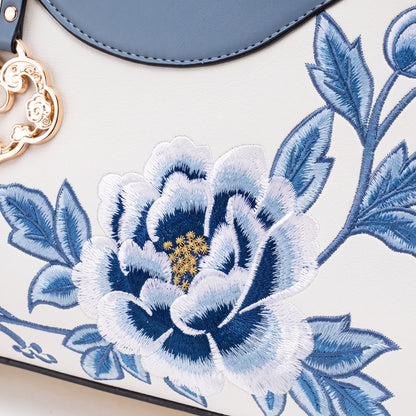 Borsa pochette elegante in ecopelle vegana ricamata a peonie, con charm