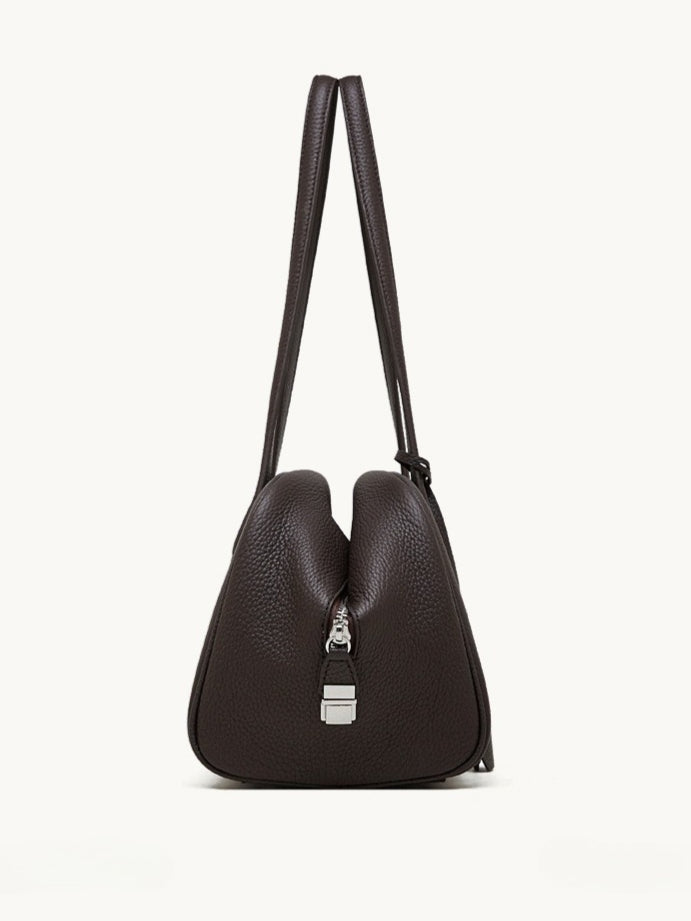 حقيبة مودرن إيست-ويست جلد طبيعي | حقيبة بولينغ بسيطة من جلد الحصى