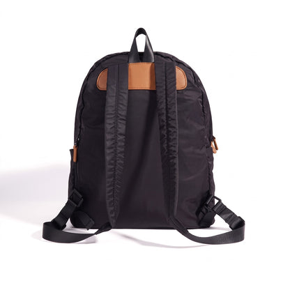 Minimalistischer geräumiger Nylon-Rucksack mit Reißverschluss