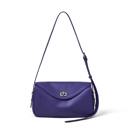 Borsa pochette a busta con patta, in vera pelle opaca e setosa