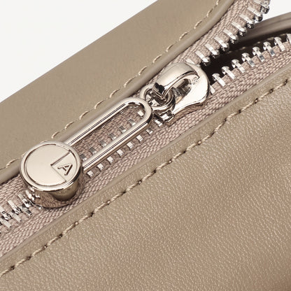 Borsa minimalista a spalla in vera pelle con fibbia H distintiva