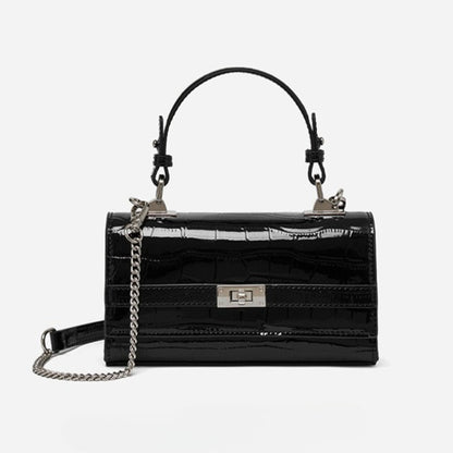 Bolso clutch sobre vintage de cuero genuino con acabado brillante tipo cocodrilo