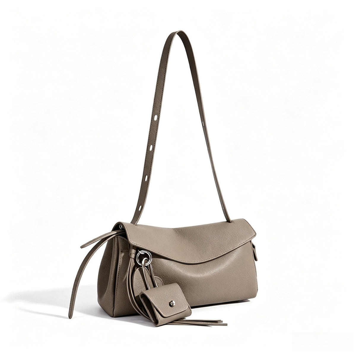 Skulpturale, lässig fallende Klapp-Clutch aus echtem Leder mit Mini-Münztäschchen