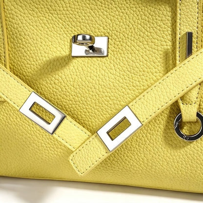 Borsa pochette a mezzaluna capiente in vera pelle dai colori vivaci
