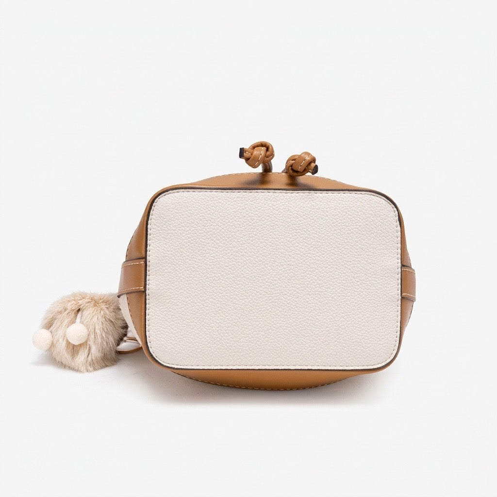 Vintage Schachbrettmuster vegane Eco-Leder Bucket Clutch Tasche mit flauschigem Charm